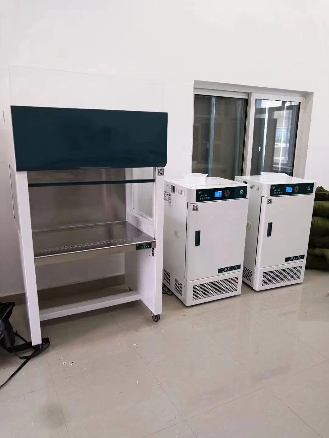 Laboratuvar dikey ve yatay hava besleme sınıfı 100 laminer akış dolabı